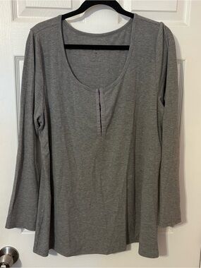 Torrid Gray Ribbed Scoop-Neck with Hook & Eye Detail Long Sleeve Shirt